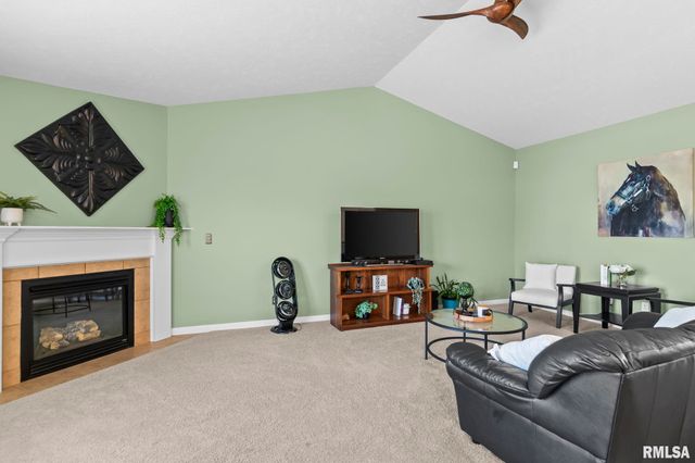 1621 MAGNOLIA Drive, Chatham, IL 62629