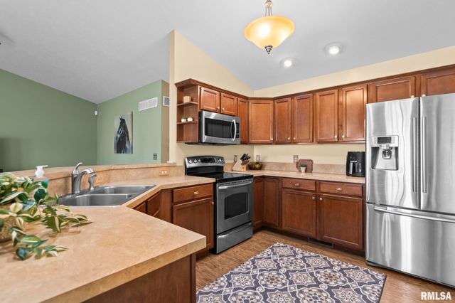 1621 MAGNOLIA Drive, Chatham, IL 62629
