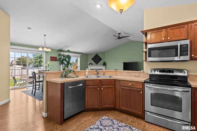 1621 MAGNOLIA Drive, Chatham, IL 62629