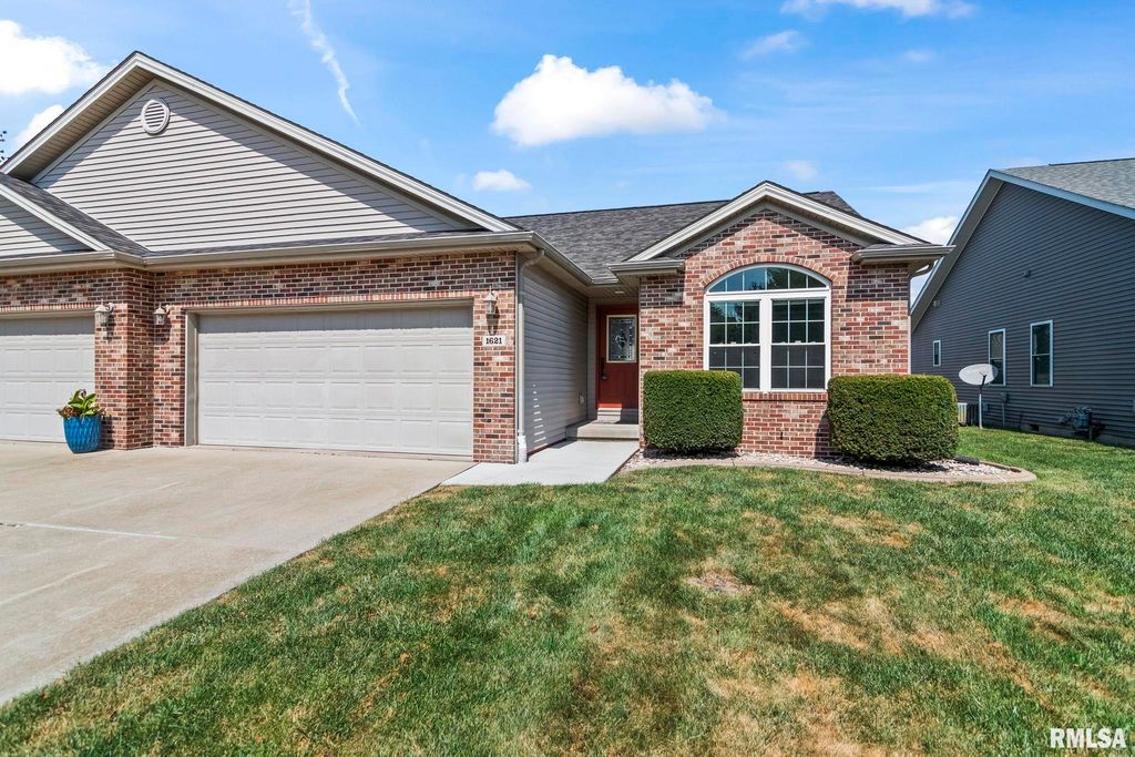 1621 MAGNOLIA Drive, Chatham, IL 62629