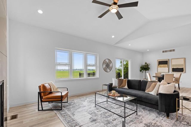 1270 Stonehaven Drive, Sun Prairie, WI 53590