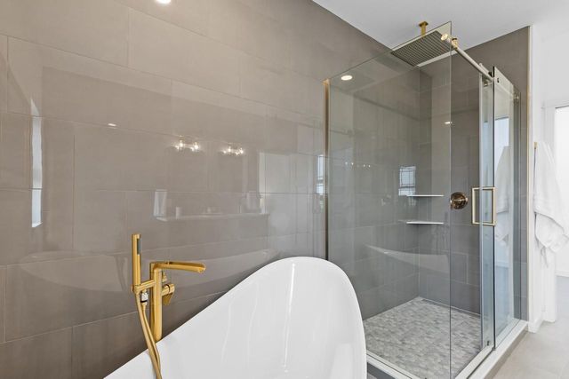 1270 Stonehaven Drive, Sun Prairie, WI 53590
