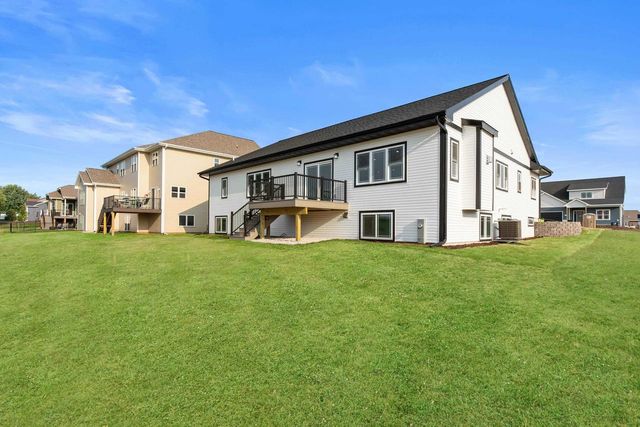 1270 Stonehaven Drive, Sun Prairie, WI 53590