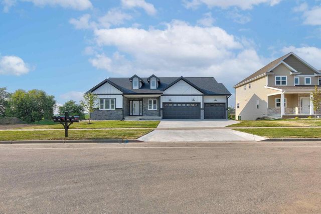 1270 Stonehaven Drive, Sun Prairie, WI 53590
