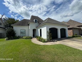 216 Golden Cypress Drive, Youngsville, LA 70592