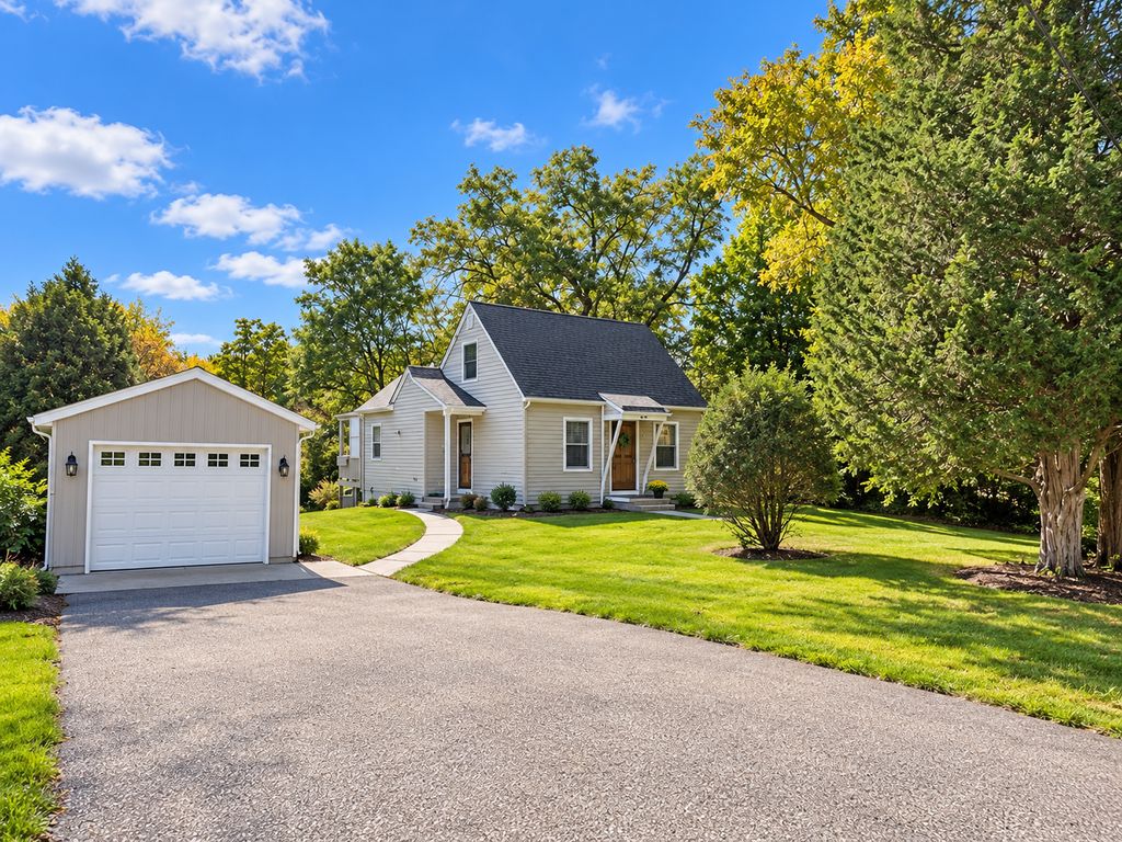 10605 Belmont Road, Minnetonka, MN 55305 — exterior