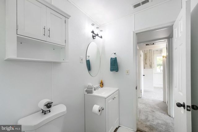 3 HONEYCOMB RD, Middle River, MD 21220