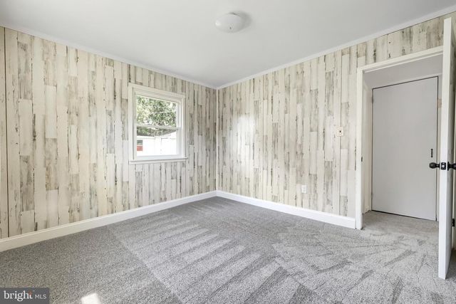3 HONEYCOMB RD, Middle River, MD 21220
