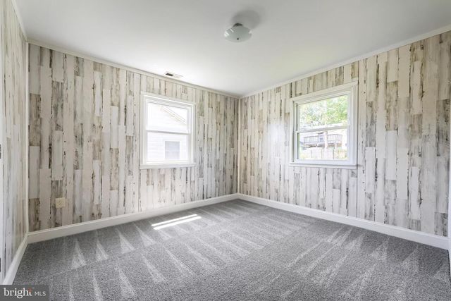 3 HONEYCOMB RD, Middle River, MD 21220