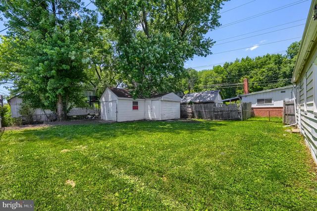 3 HONEYCOMB RD, Middle River, MD 21220