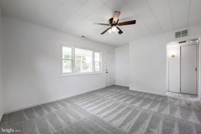 3 HONEYCOMB RD, Middle River, MD 21220