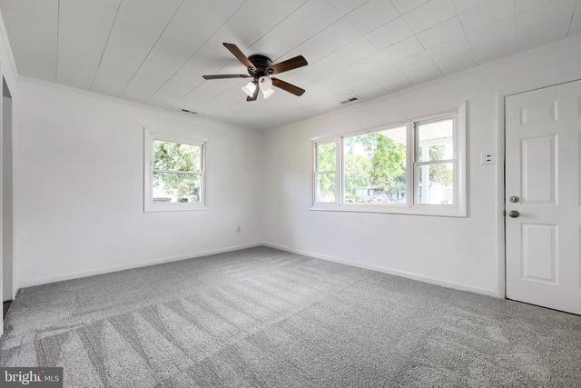 3 HONEYCOMB RD, Middle River, MD 21220