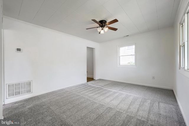 3 HONEYCOMB RD, Middle River, MD 21220