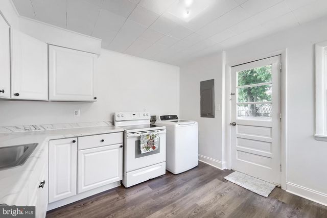 3 HONEYCOMB RD, Middle River, MD 21220