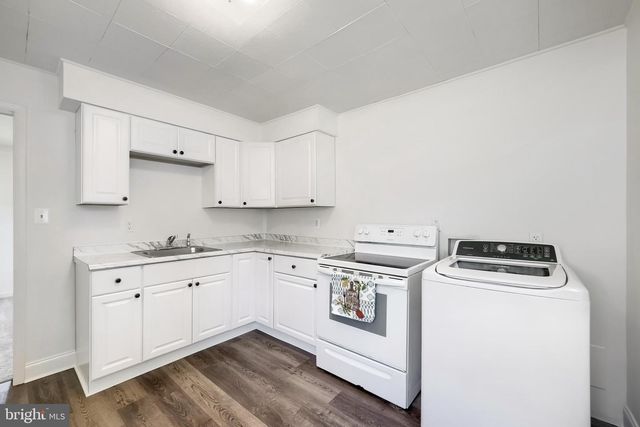 3 HONEYCOMB RD, Middle River, MD 21220