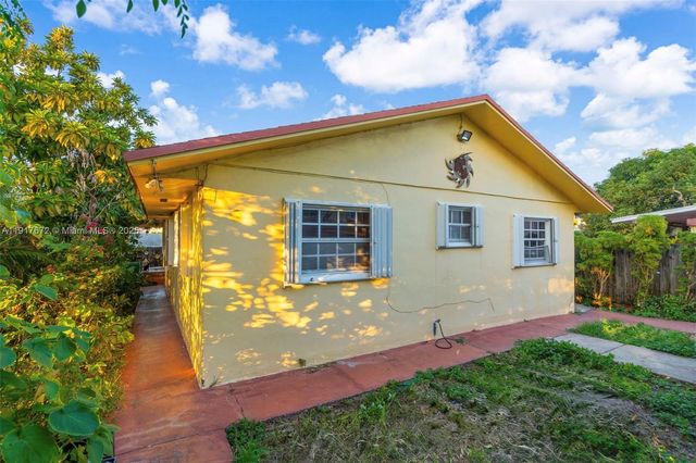 2029 NW 5th St, Miami, FL 33125