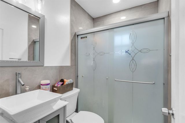 2029 NW 5th St, Miami, FL 33125