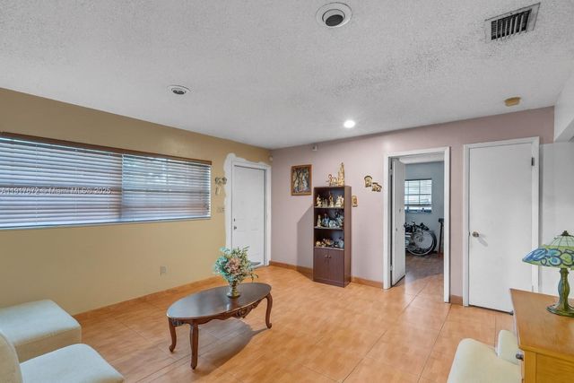 2029 NW 5th St, Miami, FL 33125