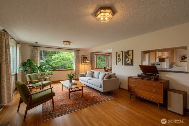 10323 48th Avenue NE, Seattle, WA 98125