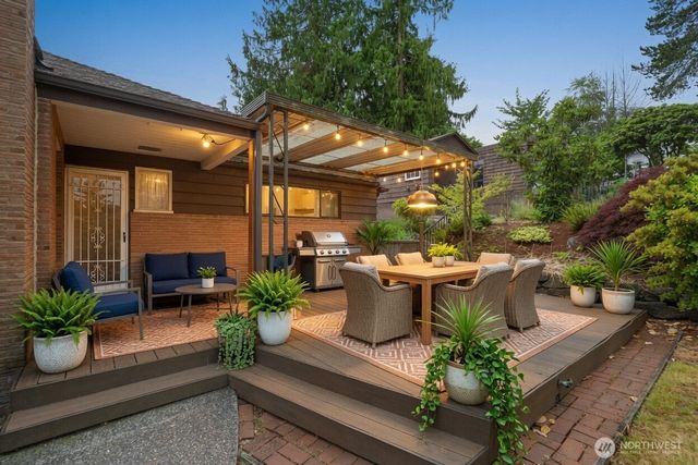 10323 48th Avenue NE, Seattle, WA 98125