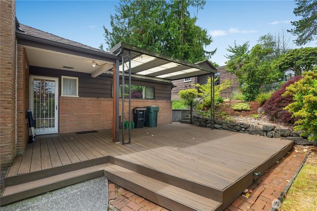 10323 48th Avenue NE, Seattle, WA 98125