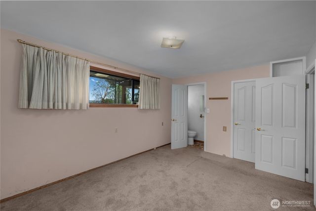 10323 48th Avenue NE, Seattle, WA 98125