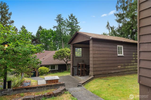 10323 48th Avenue NE, Seattle, WA 98125