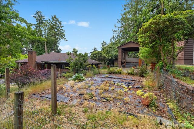 10323 48th Avenue NE, Seattle, WA 98125