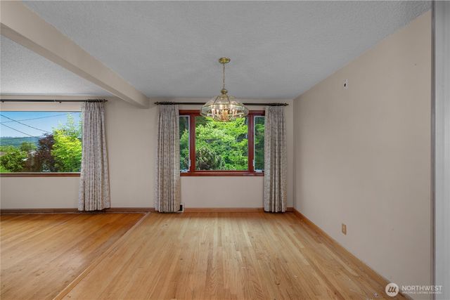 10323 48th Avenue NE, Seattle, WA 98125