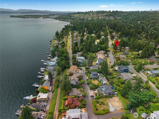 10323 48th Avenue NE, Seattle, WA 98125