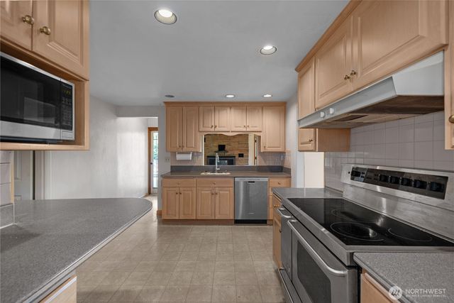 10323 48th Avenue NE, Seattle, WA 98125