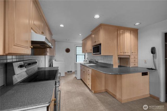 10323 48th Avenue NE, Seattle, WA 98125