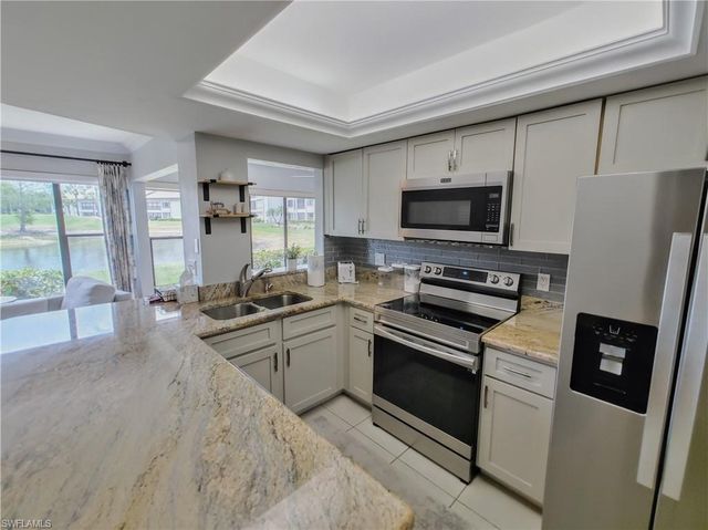 5830 Trailwinds DR 814, Fort Myers, FL 33907