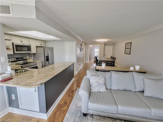 5830 Trailwinds DR 814, Fort Myers, FL 33907