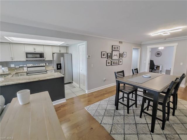 5830 Trailwinds DR 814, Fort Myers, FL 33907