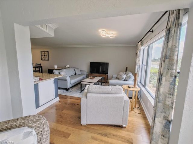 5830 Trailwinds DR 814, Fort Myers, FL 33907