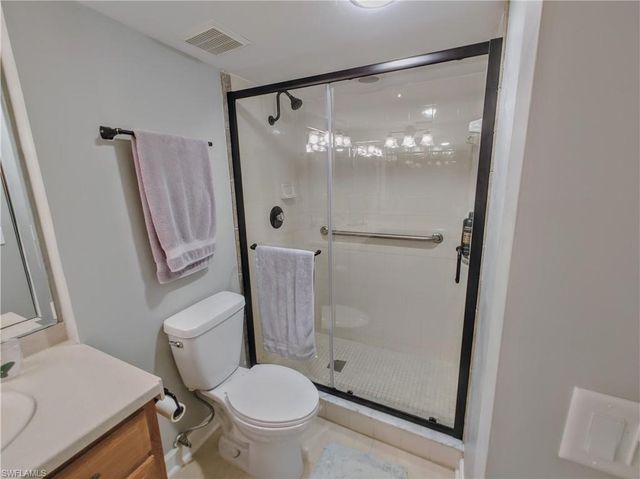 5830 Trailwinds DR 814, Fort Myers, FL 33907