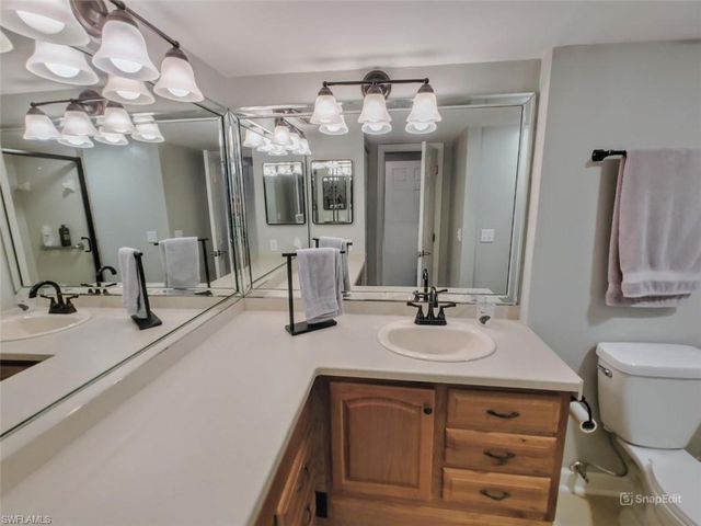 5830 Trailwinds DR 814, Fort Myers, FL 33907