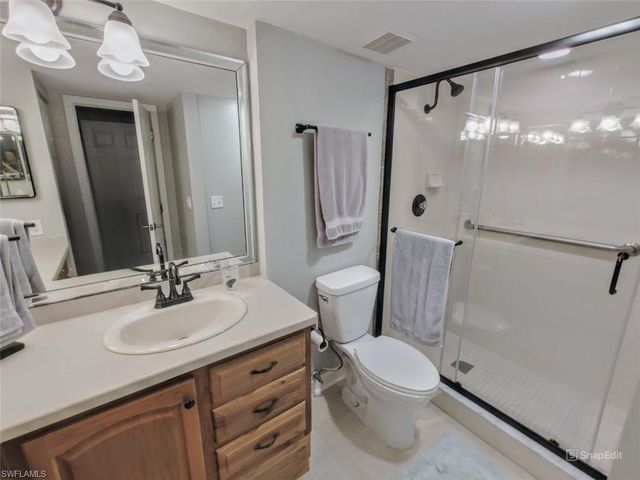 5830 Trailwinds DR 814, Fort Myers, FL 33907