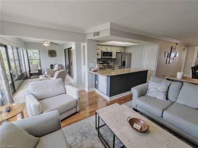 5830 Trailwinds DR 814, Fort Myers, FL 33907