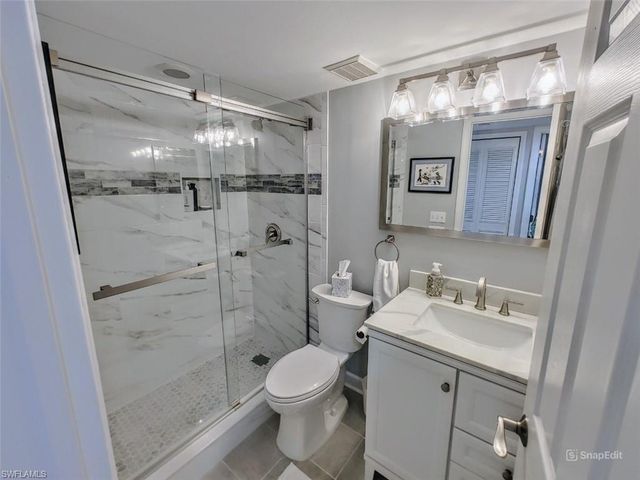 5830 Trailwinds DR 814, Fort Myers, FL 33907