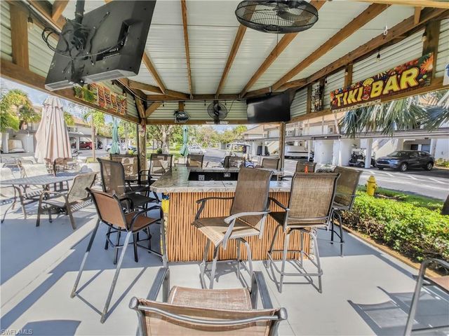 5830 Trailwinds DR 814, Fort Myers, FL 33907