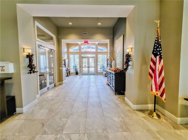 5830 Trailwinds DR 814, Fort Myers, FL 33907