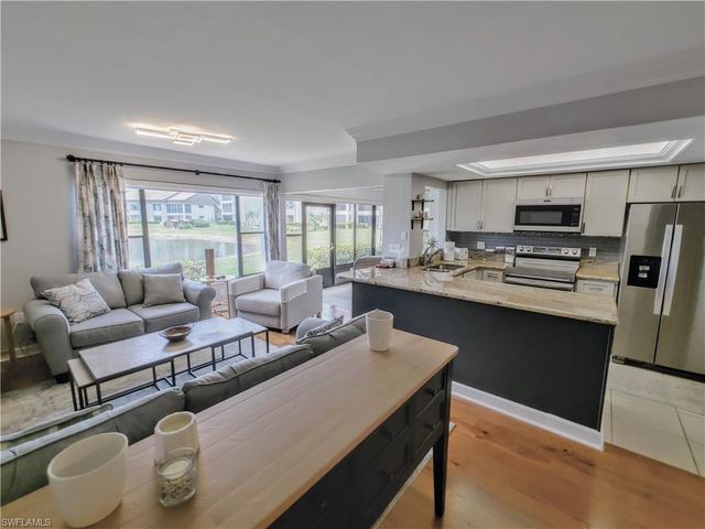 5830 Trailwinds DR 814, Fort Myers, FL 33907