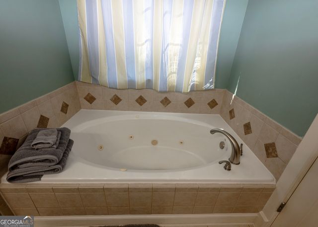 29 Cove HBR, Lavonia, GA 30553