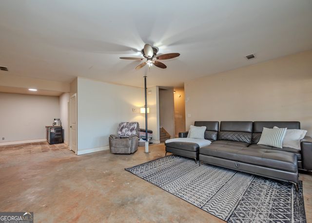 29 Cove HBR, Lavonia, GA 30553