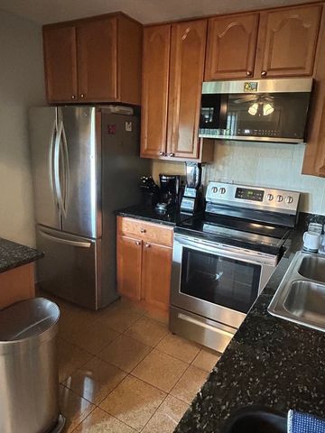 2209 Arbor Circle 25, Downers Grove, IL 60515