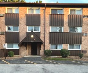 2209 Arbor Circle 25, Downers Grove, IL 60515