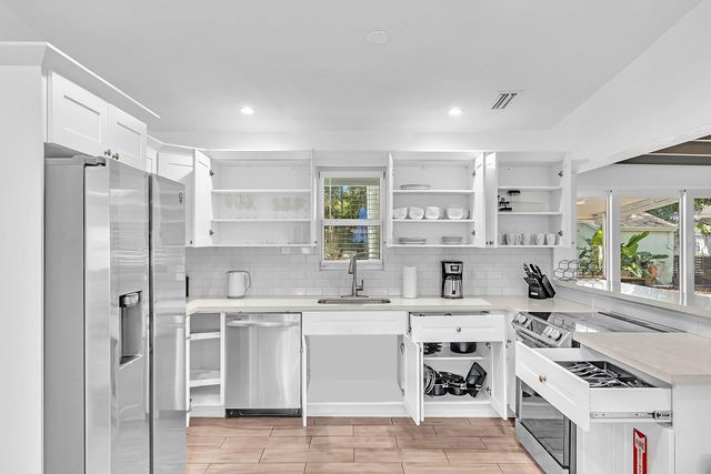 1580 NE 35th St, Oakland Park, FL 33334
