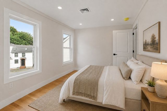 11 Hovey St, Woburn, MA 01801